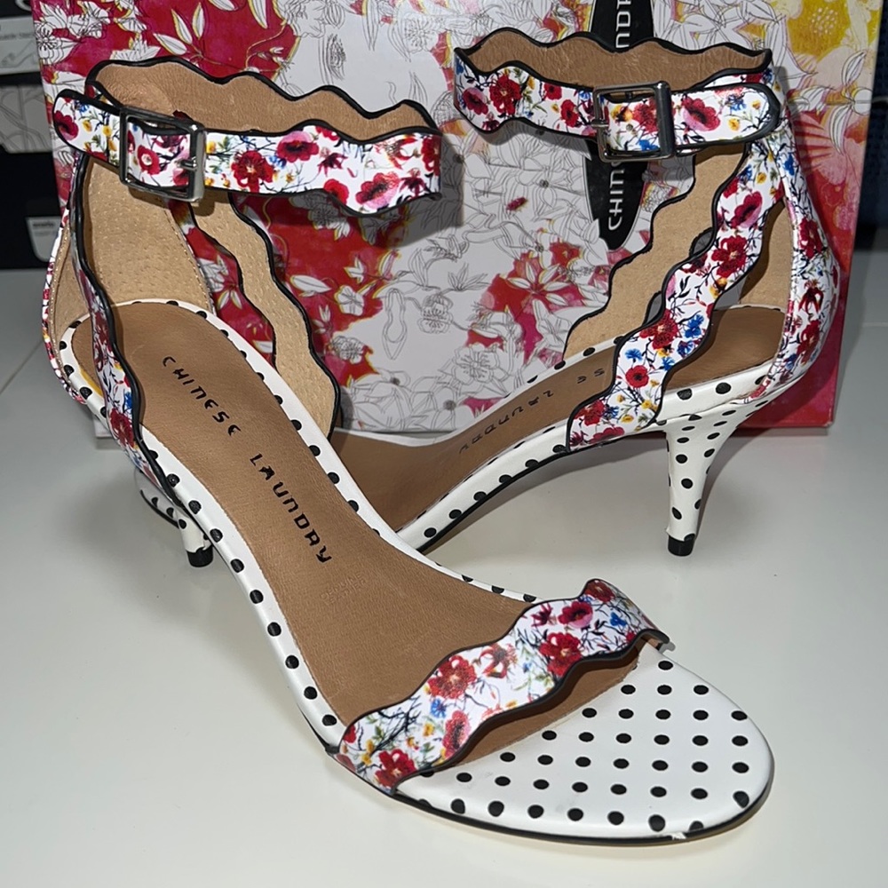 NIB New in box, Chinese Laundry RUBIE ANKLE STRAP HEEL Floral Print Polka dot